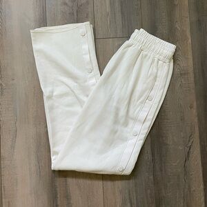 NWOT alo yoga courtside tearaway snap pant